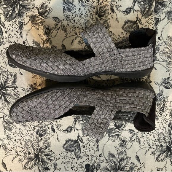 BERNIE MERV Sz 41 Slip On Elastic Silver Mesh Flats Sandals - Picture 6 of 9